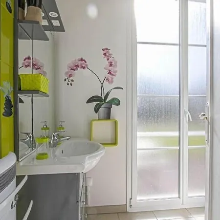 Bright With Garden Sainte-Honorine-des-Pertes